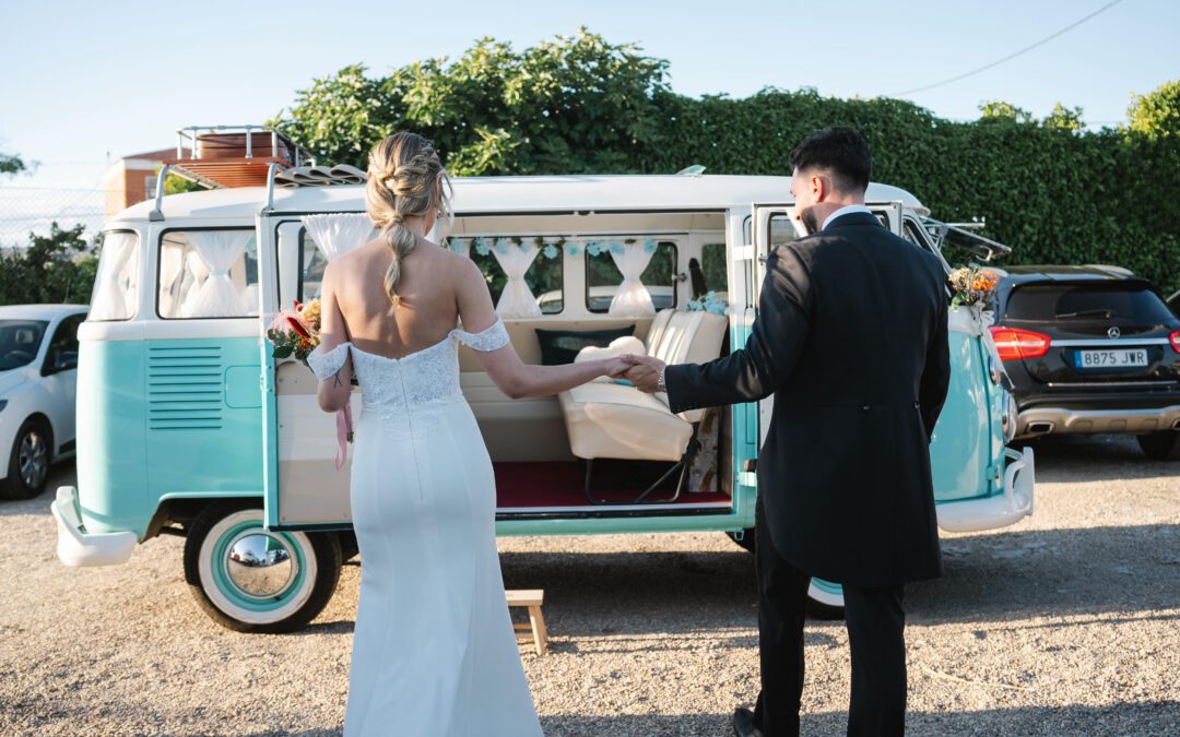 Celebra tu boda con un toque retro: Combina los Tours de TripTroop con KombiRetro